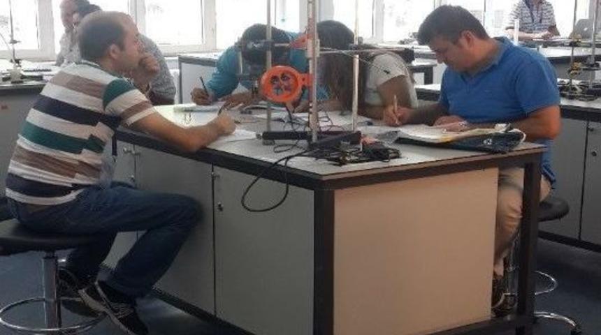 Açıköğretim Öğrencileri Deneylerle Öğreniyor