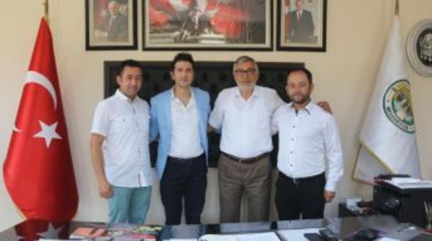 Eskişehirli Sanat&ccedil;ı Cenk&rsquo;den Başkan Kadir Bozkurt&rsquo;a Ziyaret