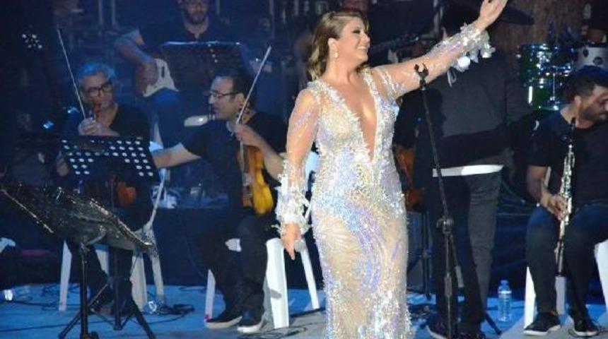 Sibel Can Ayvalık'ı Coşturdu