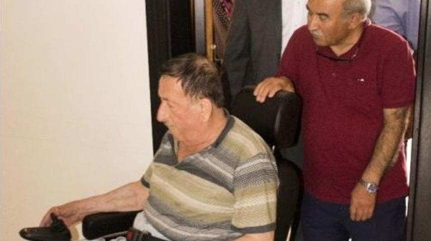 Memur-sen&rsquo;den 15 Temmuz Gazisine Ak&uuml;l&uuml; Sandalye