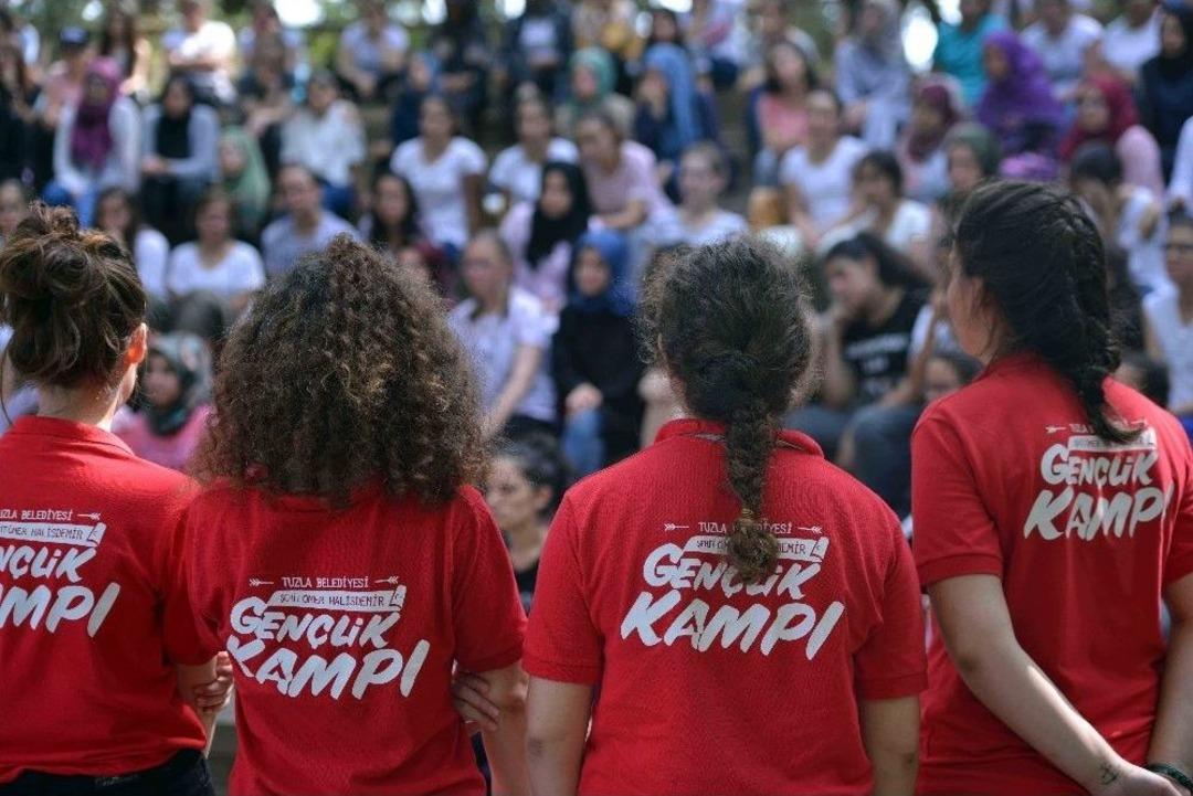 &lsquo;7 B&ouml;lge, 7 Renk&rsquo; Tuzla Belediyesi Şehit &Ouml;mer Halisdemir Gen&ccedil;lik Kampı&rsquo;nda