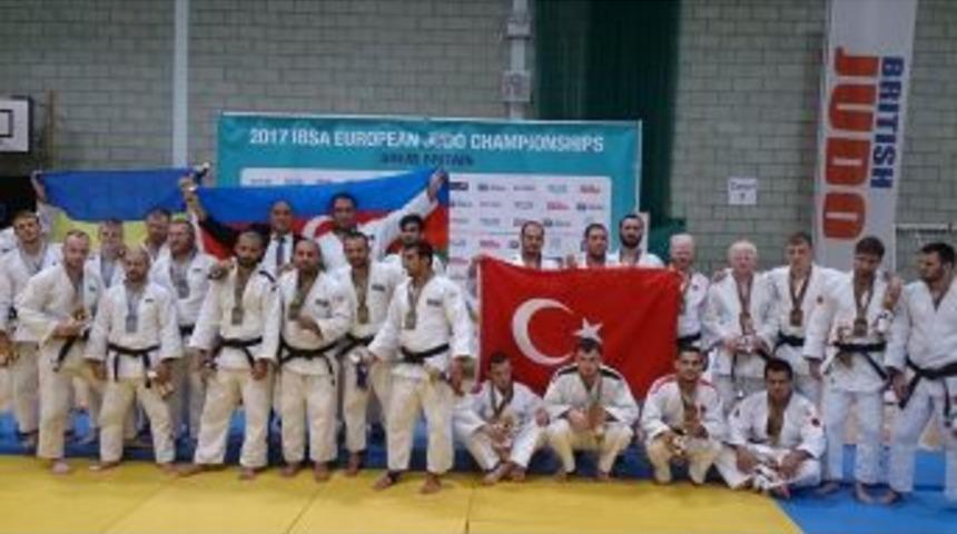 Nil&uuml;ferli Judoculardan B&uuml;y&uuml;k Başarı