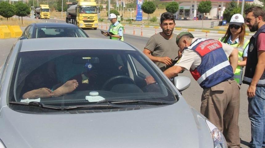 Ayakları Camda Uygulama Noktasına Girince Cezayı Yedi