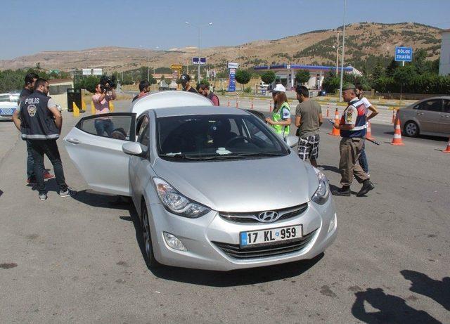 Ayakları Camda Uygulama Noktasına Girince Cezayı Yedi