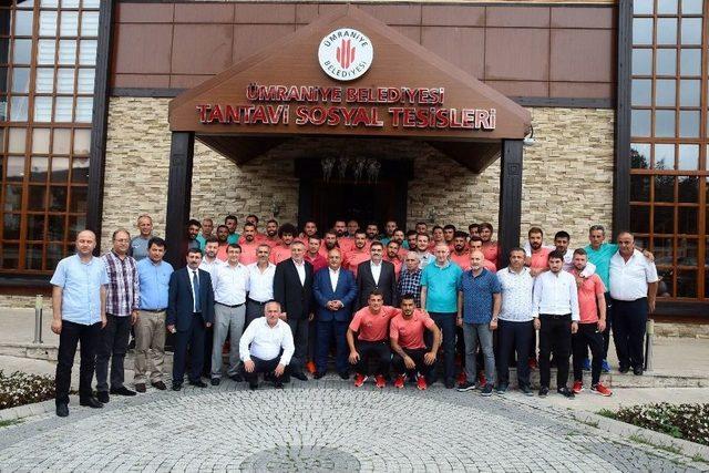 Başkan Hasan Can, Ümraniyespor Yönetimi, Teknik Heyet Ve Futbolcularla Bir Araya Geldi