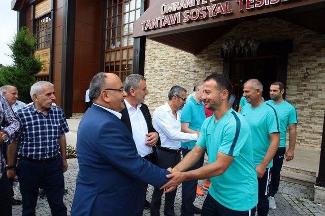 Başkan Hasan Can, Ümraniyespor Yönetimi, Teknik Heyet Ve Futbolcularla Bir Araya Geldi