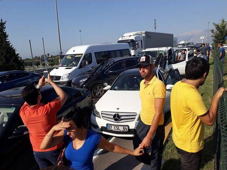 Antalya’da İnanılmaz Kaza: Demirler Arabalara Ok Gibi Saplandı G2