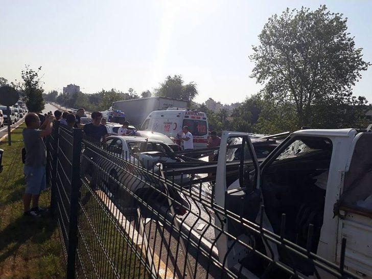 Antalya’da İnanılmaz Kaza: Demirler Arabalara Ok Gibi Saplandı G4