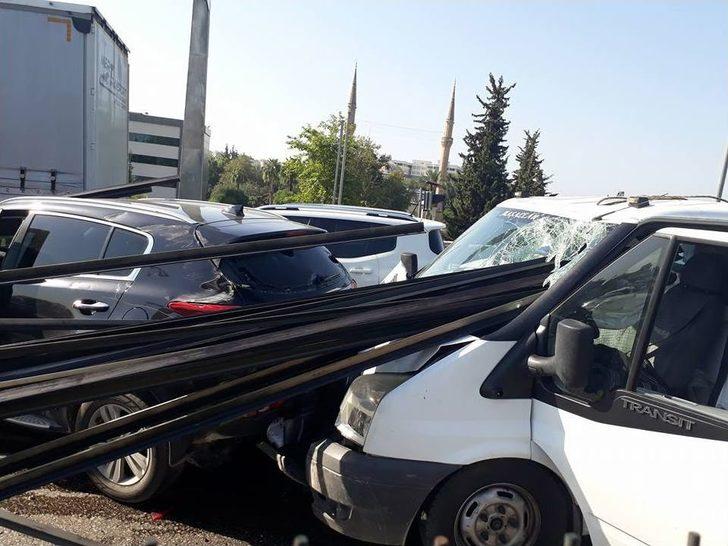 Antalya’da İnanılmaz Kaza: Demirler Arabalara Ok Gibi Saplandı G5