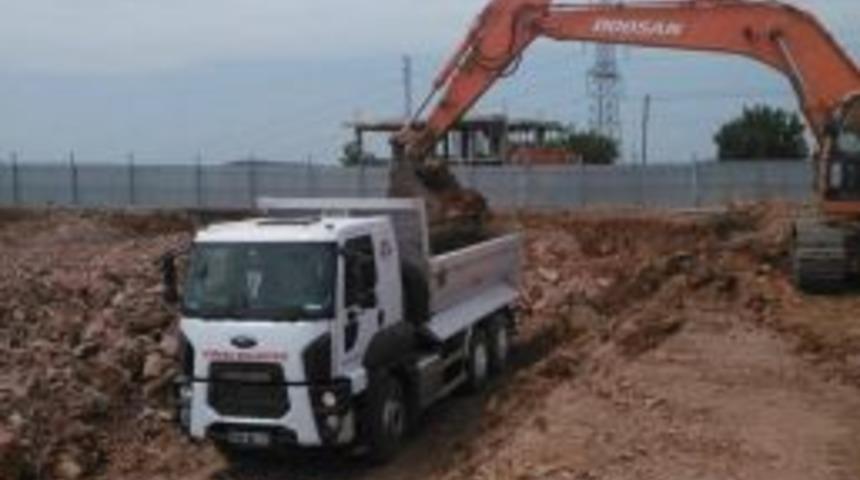 Hereke Kapalı Pazar İnşaatı S&uuml;r&uuml;yor