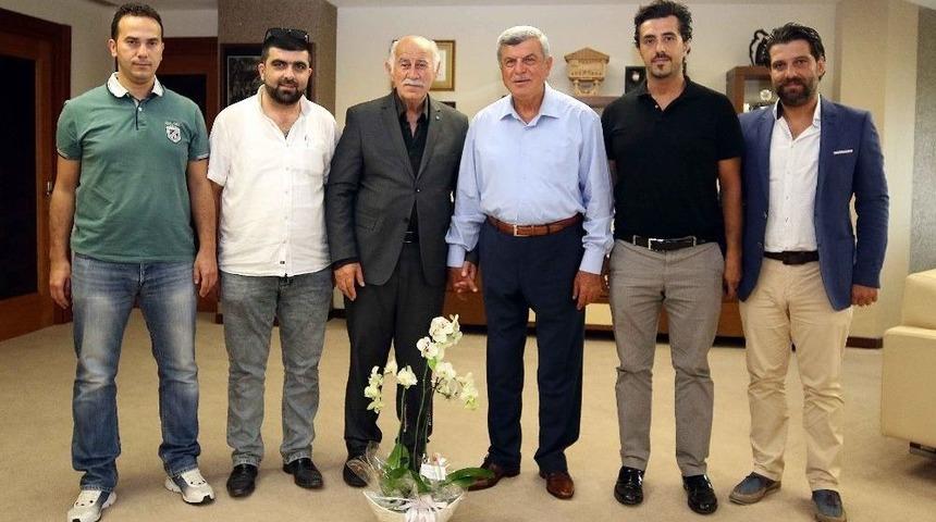 Başkan Karaosmanoğlu &Ccedil;enesuyu Plajyolu Spor Kul&uuml;b&uuml; Y&ouml;netimini Ağırladı