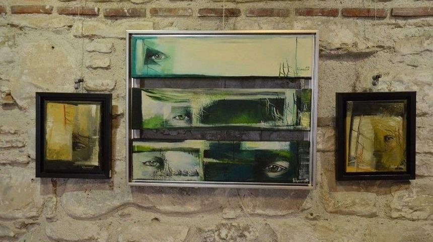 Kuşadası&rsquo;nda Otantik Kıyafet Ve Karma Resim Sergisi A&ccedil;ıldı