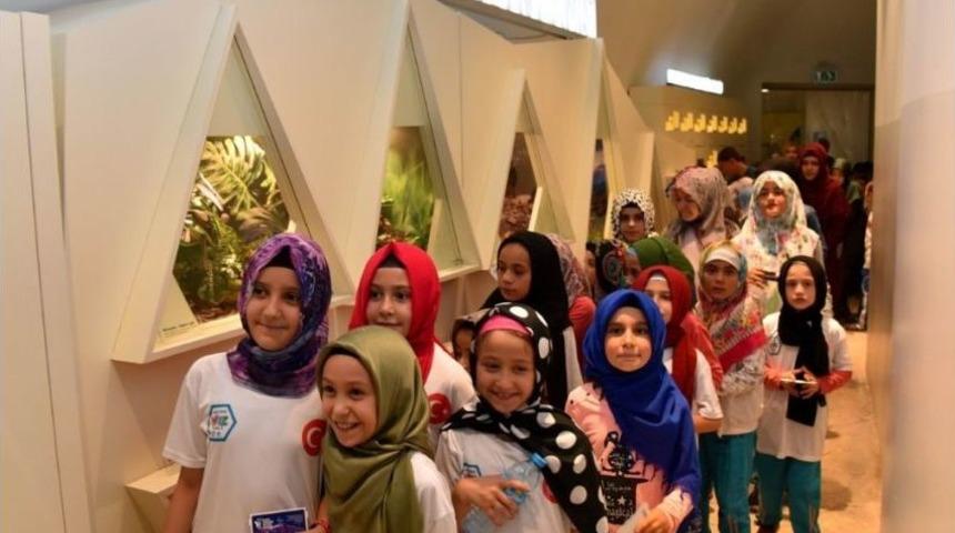 Hatıra Yaz Okulu Öğrencileri Tropikal Kelebek Bahçesi’ni Gezdi