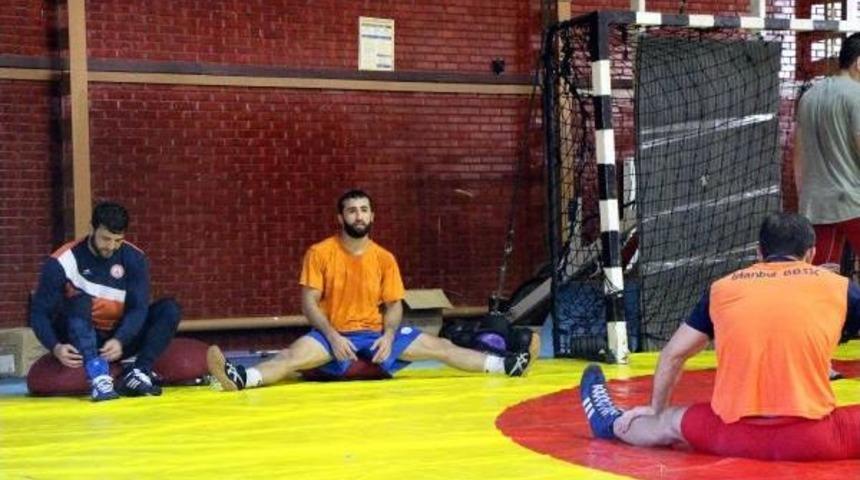 Grekoromen G&uuml;reş Milli Takımı D&uuml;nya Şampiyonasına Bolu'da Hazırlanıyor