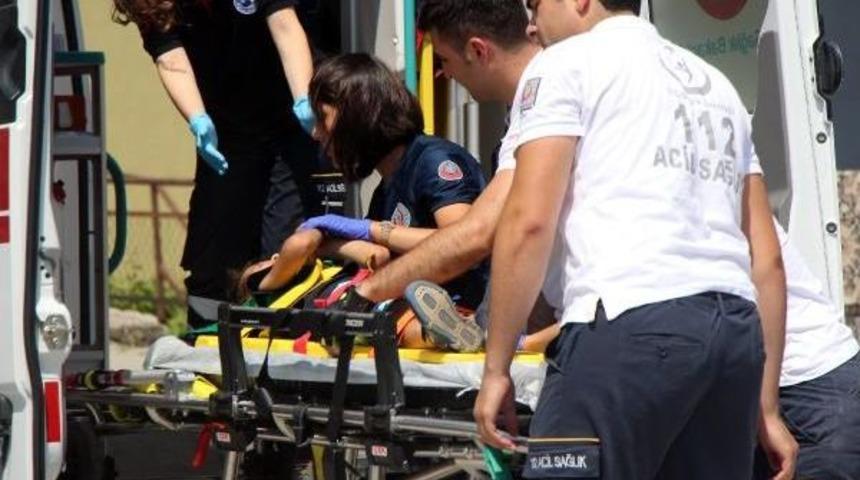 Otomobilin &Ccedil;arptığı &Ccedil;ocuk Yaralandı