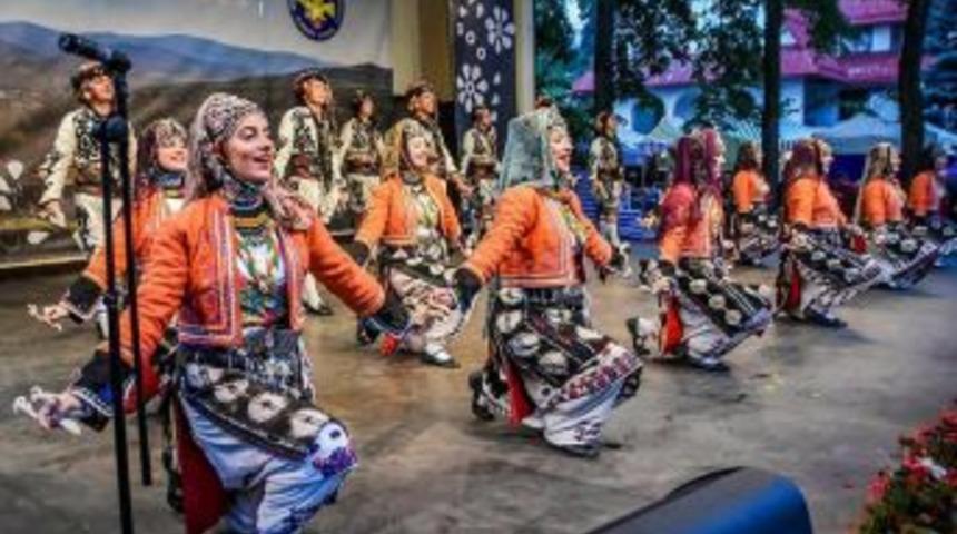 Nil&uuml;fer Halk Dansları Topluluğu&rsquo;na Polonya&rsquo;dan &Ouml;d&uuml;l