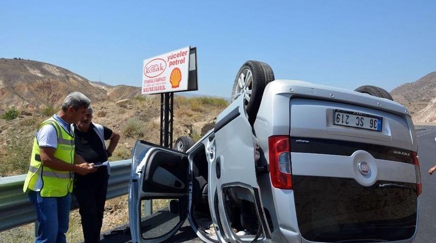 Yola &Ccedil;ıkan K&ouml;peğe &Ccedil;arpmamak İsterken Kaza Yaptı: 6 Yaralı