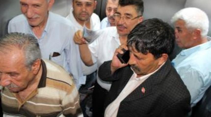 Gazeteci Mahsur Kaldığı Asans&ouml;rden Anons Ge&ccedil;ti