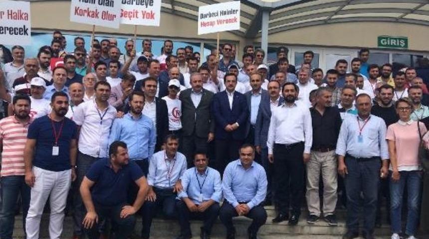 122 Sanıklı Fet&ouml; Davasında Seccadeye Basan G&uuml;len Protesto Edildi