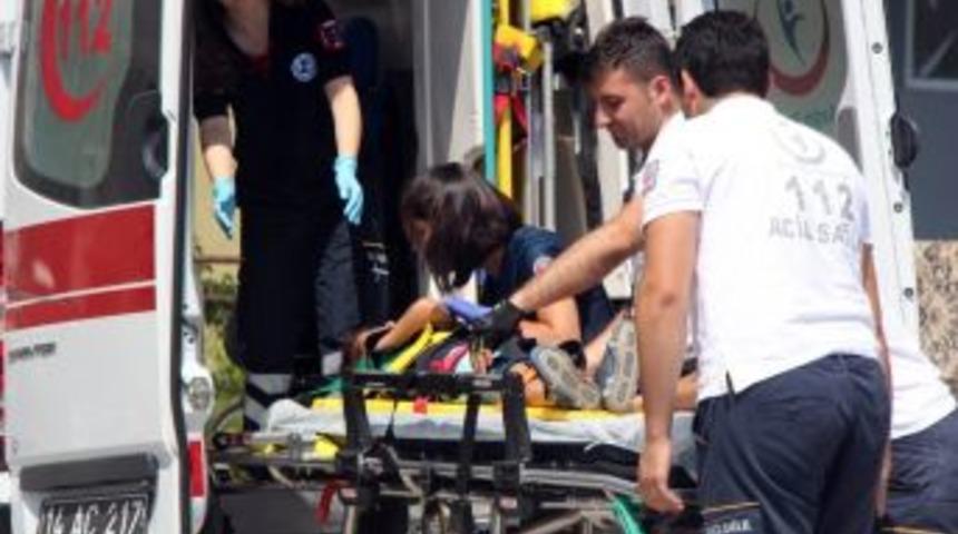 Otomobilin &Ccedil;arptığı 3 Yaşındaki &Ccedil;ocuk Yaralandı