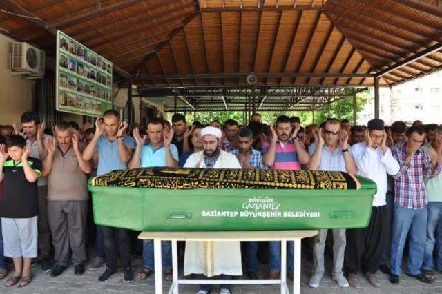 Oğluna Siper Olarak Ölen Baba, Toprağa Verildi