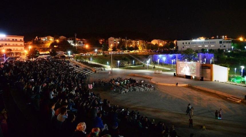 Boz&uuml;y&uuml;k Metristepe 1. Sinema Festivali Devam Ediyor