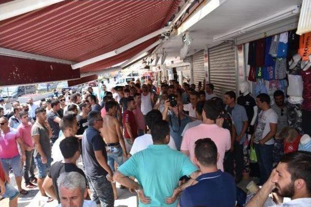 Esnaf, Avukatların Marka Denetimini Yol Kapatarak Protesto Etti