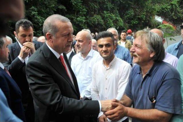 Memleketi Rize’De Bulunan Cumhurbaşkanı Erdoğan Ziyaretlerini Sürdürüyor