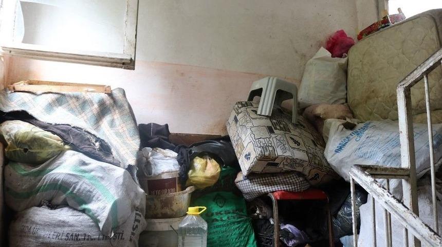 &Ccedil;&ouml;p Evden 4 Kamyon &Ccedil;&ouml;p &Ccedil;ıktı