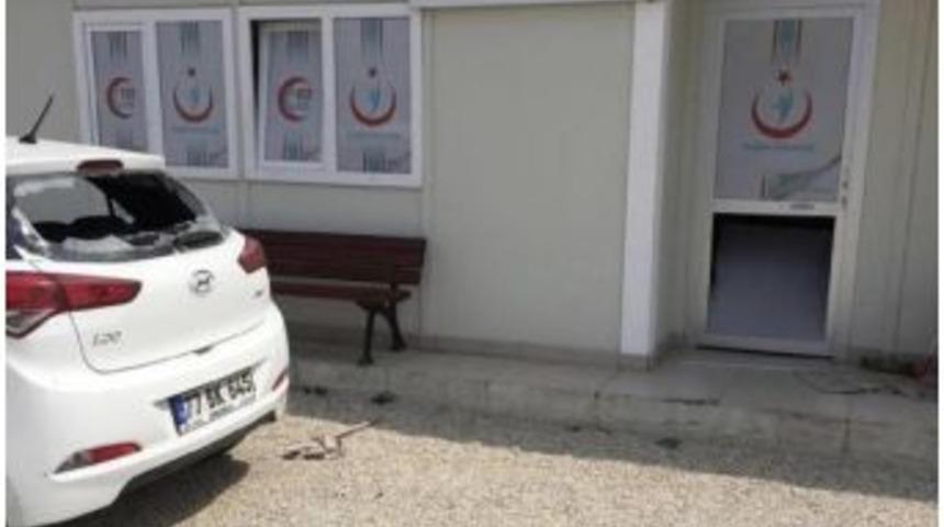 112 &Ccedil;alışanlarını D&ouml;v&uuml;p, Camları Kırdılar