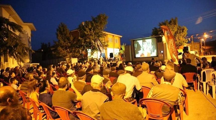 Han Sakinleri Sokakta Sinema Keyfi Yaşadı