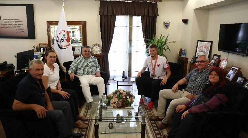 Olimpiyat Şampiyonu Yasin&rsquo;den Kesimoğlu&rsquo;na Ziyaret