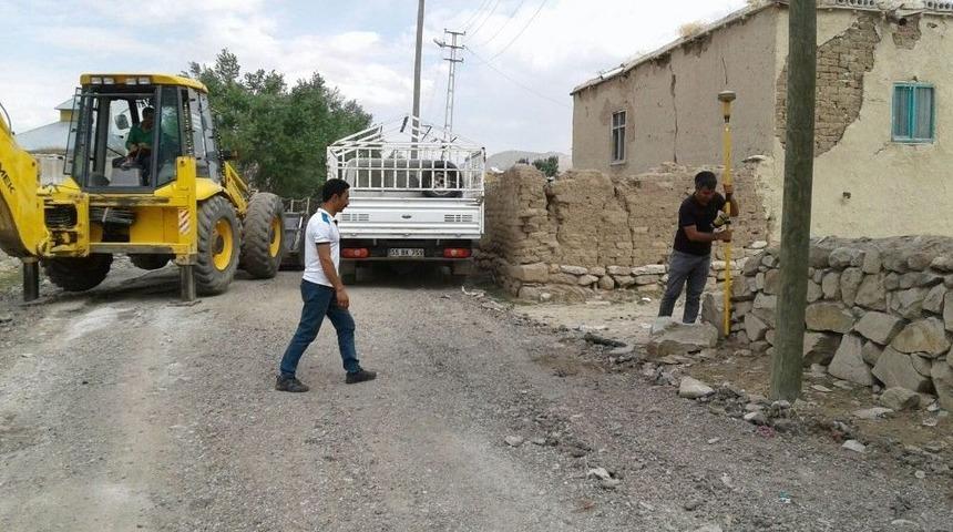 Çaldıran’da İşgal Edilen Yollar Tek Tek Açılıyor