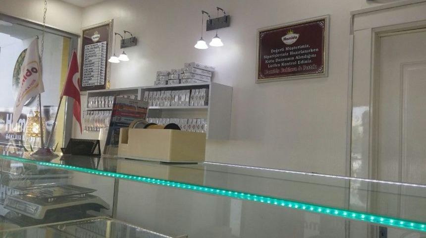 Yeminli Baklavacıdan M&uuml;şterilerine Dara Uyarısı