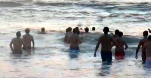 Ereğli de Denize Girmek Yasaklandı, Boğulma Tehlikesi Ge&ccedil;iren Gen&ccedil; Kurtarıldı 2