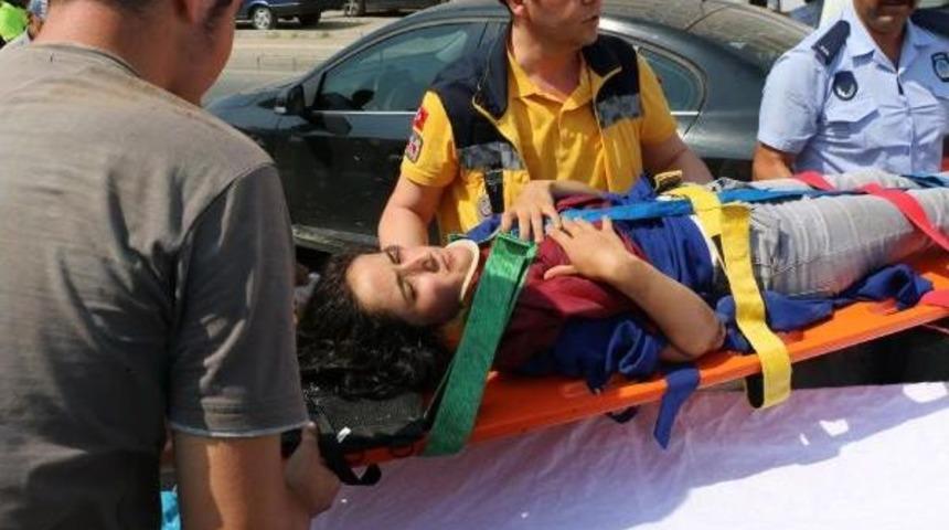 Zonguldak'ta Otomobilin &Ccedil;arptığı Gen&ccedil; Kız Yaralandı