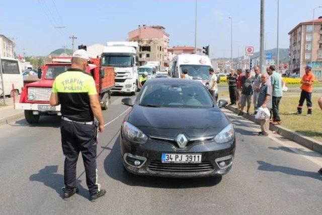 Zonguldak'ta Otomobilin Çarptığı Genç Kız Yaralandı