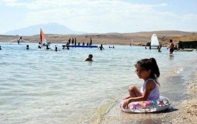 Erciş'te Kadın Ve Aile Plajı Açıldı