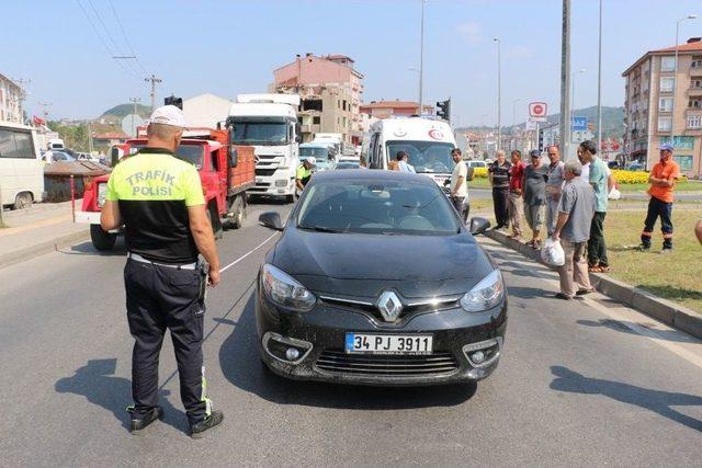 Yolun Karşısına Geçmeye Çalışan Genç Kıza Otomobil Çarptı