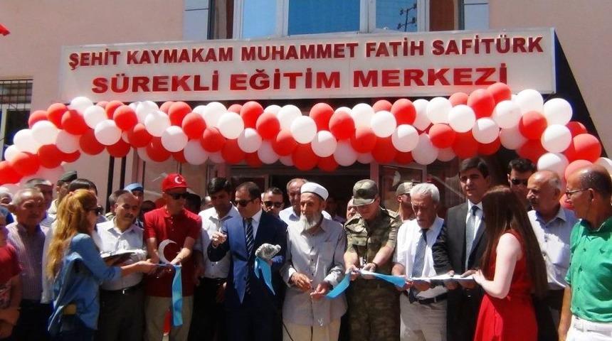 Şehit Kaymakam Safit&uuml;rk&rsquo;&uuml;n İsmi Erciş&rsquo;te Yaşatılıyor