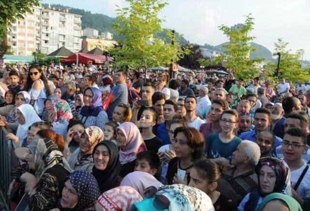 Memleketi Rize’De Bulunan Cumhurbaşkanı Erdoğan Ziyaretlerini Sürdürüyor (3)