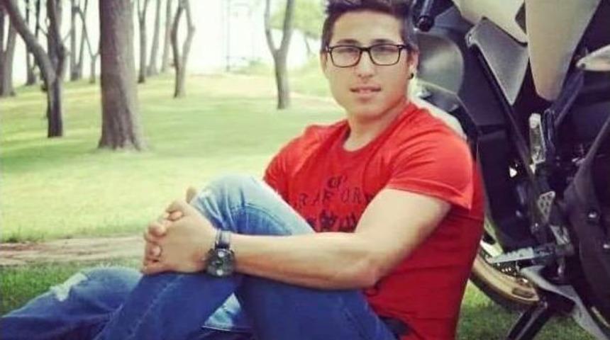 Arızalanan Motorunu Tamir Ederken Otomobil &Ccedil;arptı