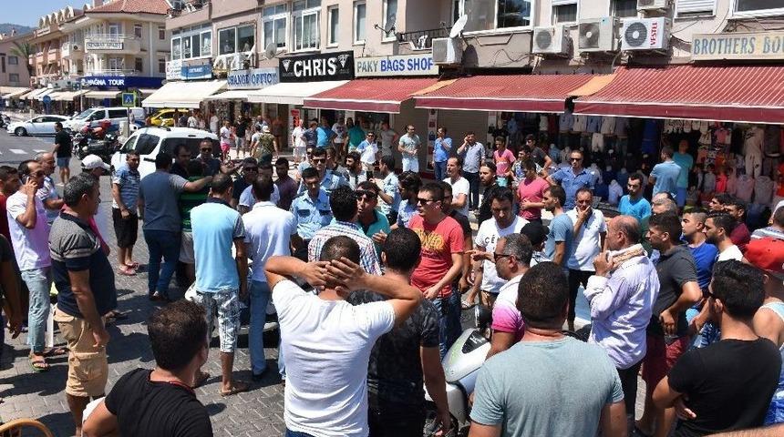 Marka Avukatlarına &Ouml;fkelenen Esnaf Yol Kapattı