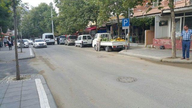 Çamura Bulanan Cadde Ve Sokakları Süleymanpaşa Belediyesi Temizledi