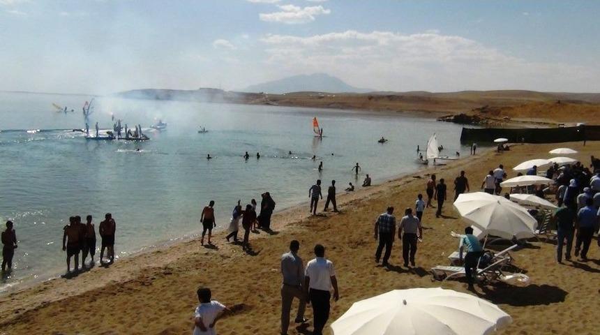 Van G&ouml;l&uuml;&rsquo;n&uuml;n En B&uuml;y&uuml;k Kadın Ve Aile Plajı Hizmete Girdi