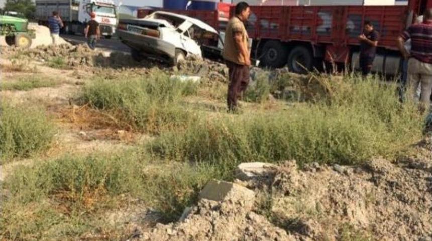 Otomobil Ile Tır &Ccedil;arpıştı: 2 Yaralı