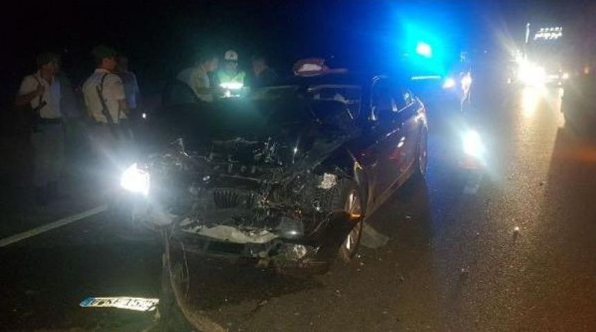 Otomobil, Minib&uuml;se &Ccedil;arptı: 9 Yaralı