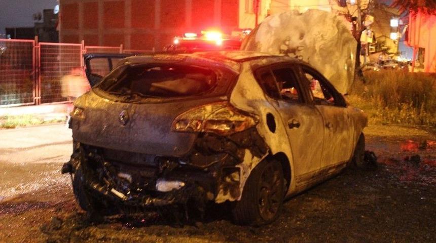 Park Halindeki Otomobil Alev Alev Yandı