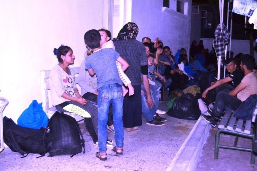 Ayvalık&rsquo;ta Sahil G&uuml;venlik, Jandarma Ve Kom Ekiplerinden Ortak Operasyonla 6 İnsan Taciri Ve 39 G&ouml;&ccedil;men Yakalandı