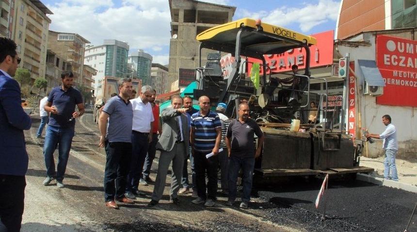 Hakkari&rsquo;de Yol Asfaltlama &Ccedil;alışması